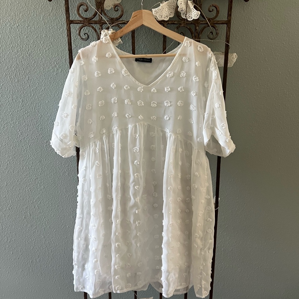 Elegant White Lace Dress 8/10